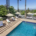 Gorgeous villa w/pool, spa, b-ball court&view!